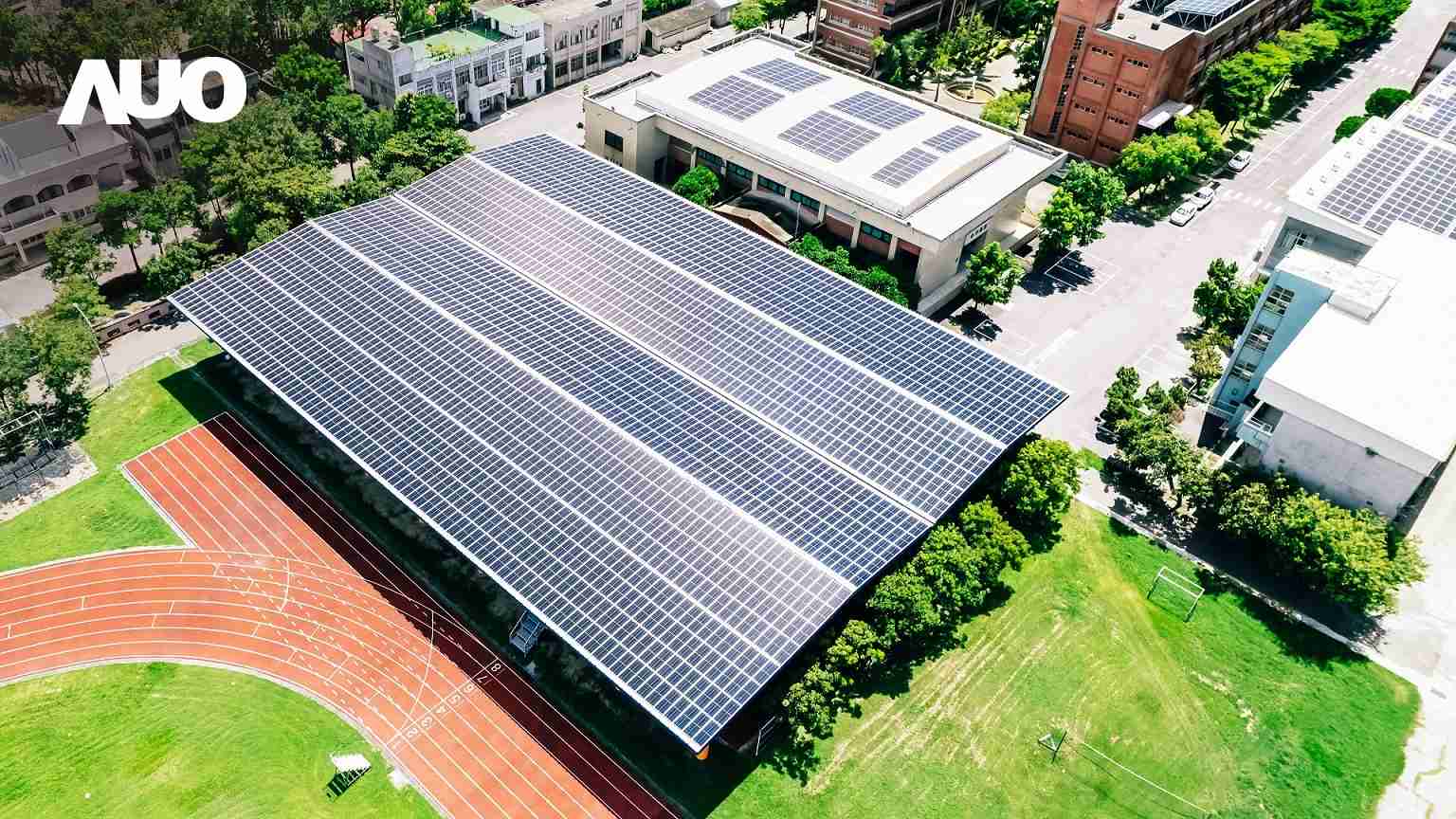 人生就是博SunSteel光电整合型浪板具备快速安装、、轻量化优势，，，可提升15%发电效能，，通过国际IEC与台湾VPC认证安全、、防漏、、、、耐候标准